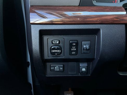 Used 2015 Toyota Tundra Limited image 22