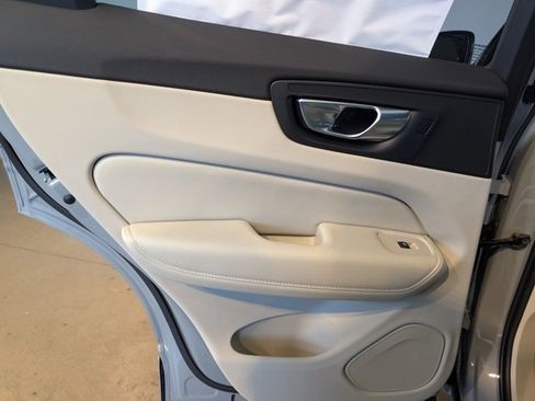 New 2026 Volvo XC60 B5 Ultra w/ Protection Package Premier image 23