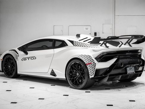 Used 2023 Lamborghini Huracan STO RWD image 7