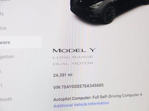Used 2025 Tesla Model Y Long Range image 40