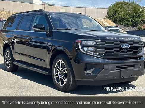 Used 2025 Ford Expedition Max Active AWD/4WD image 8