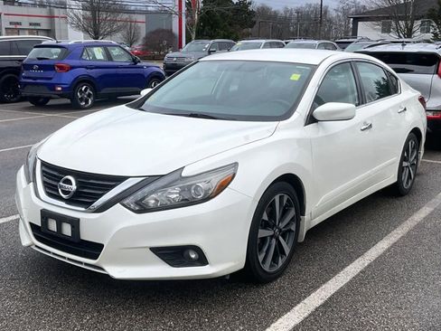 Used 2017 Nissan Altima 2.5 SR w/ LED Appearance Package image 3