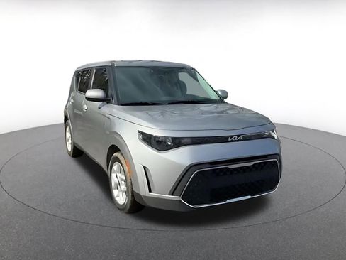 Used 2025 Kia Soul LX w/ LX Technology Package image 3