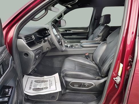 Used 2022 Jeep Wagoneer Series III w/ Flexible Seating Group image 13