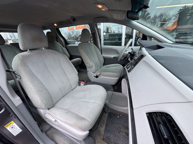 Used 2014 Toyota Sienna L FWD image 11