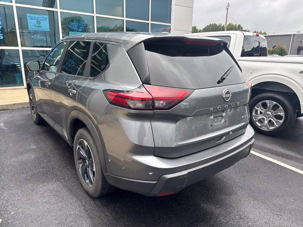 Used 2024 Nissan Rogue SV FWD image 4