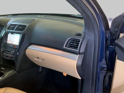 Used 2017 Ford Explorer XLT w/ Equipment Group 202A FWD image 18