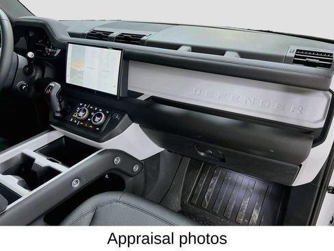 Used 2025 Land Rover Defender 90 X-Dynamic SE AWD/4WD image 31