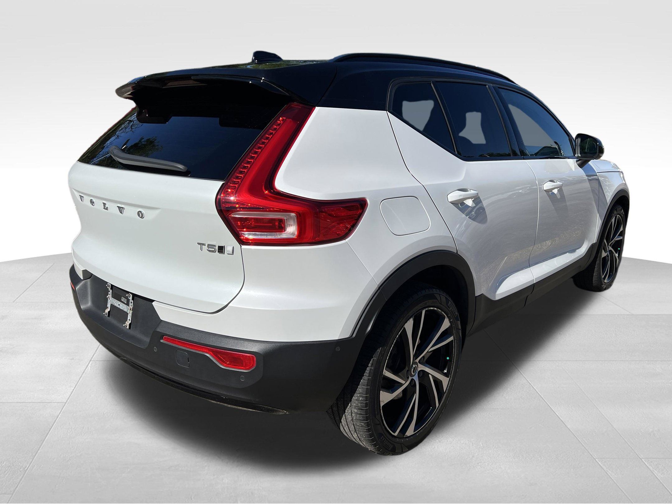 Used 2022 Volvo XC40 T5 R-Design w/ Advanced Package AWD/4WD image 6