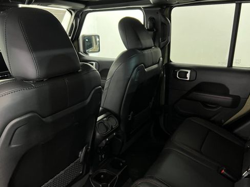 New 2025 Jeep Gladiator Rubicon AWD/4WD image 19