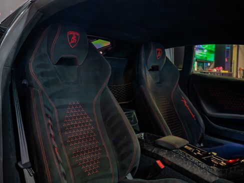 Used 2018 Lamborghini Huracan Performante image 13