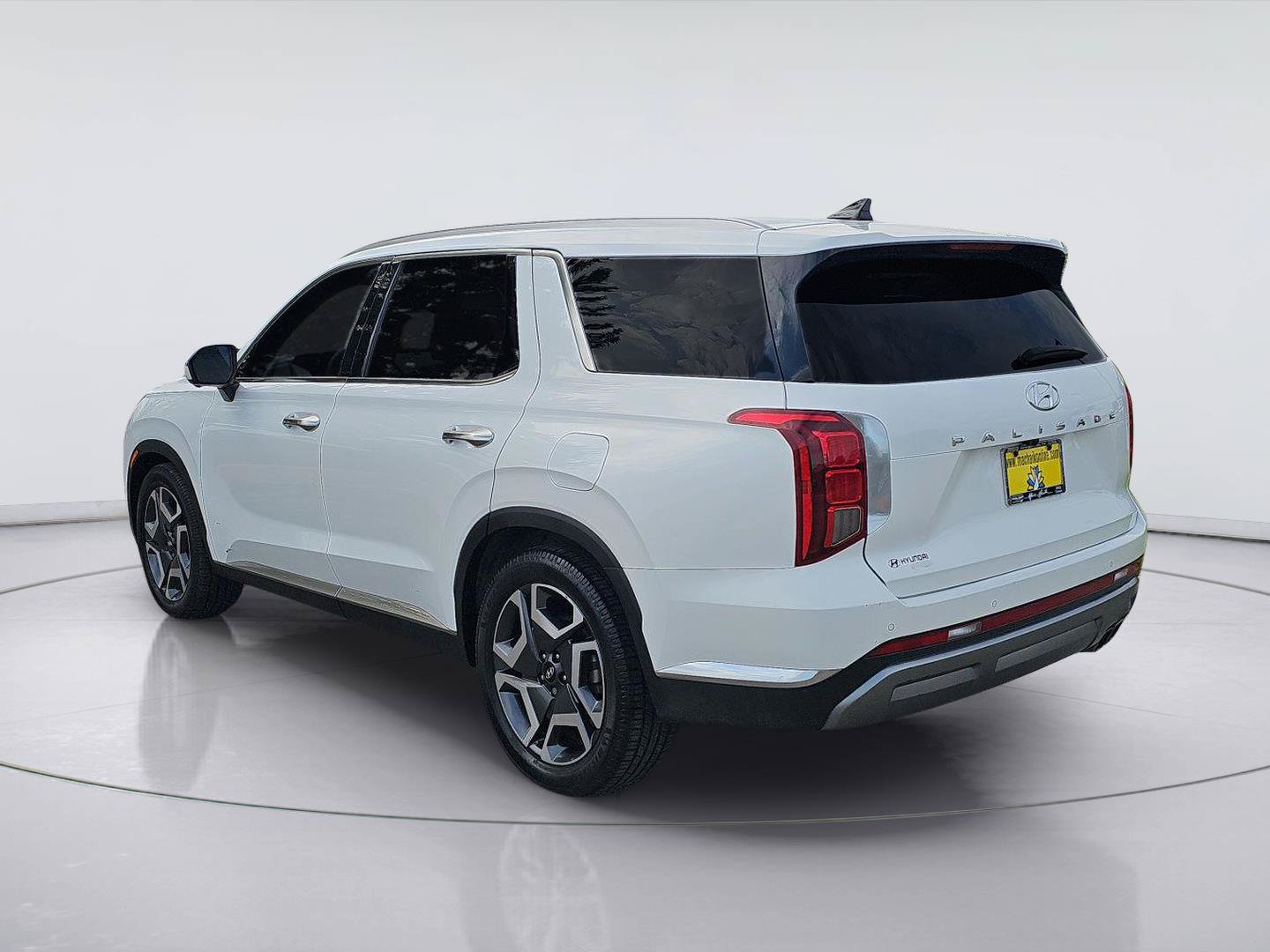 Used 2023 Hyundai Palisade Limited FWD image 3