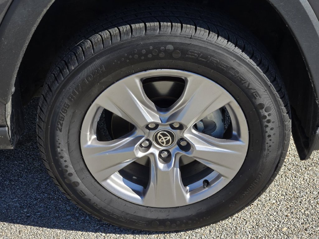 Used 2025 Toyota RAV4 XLE FWD image 6