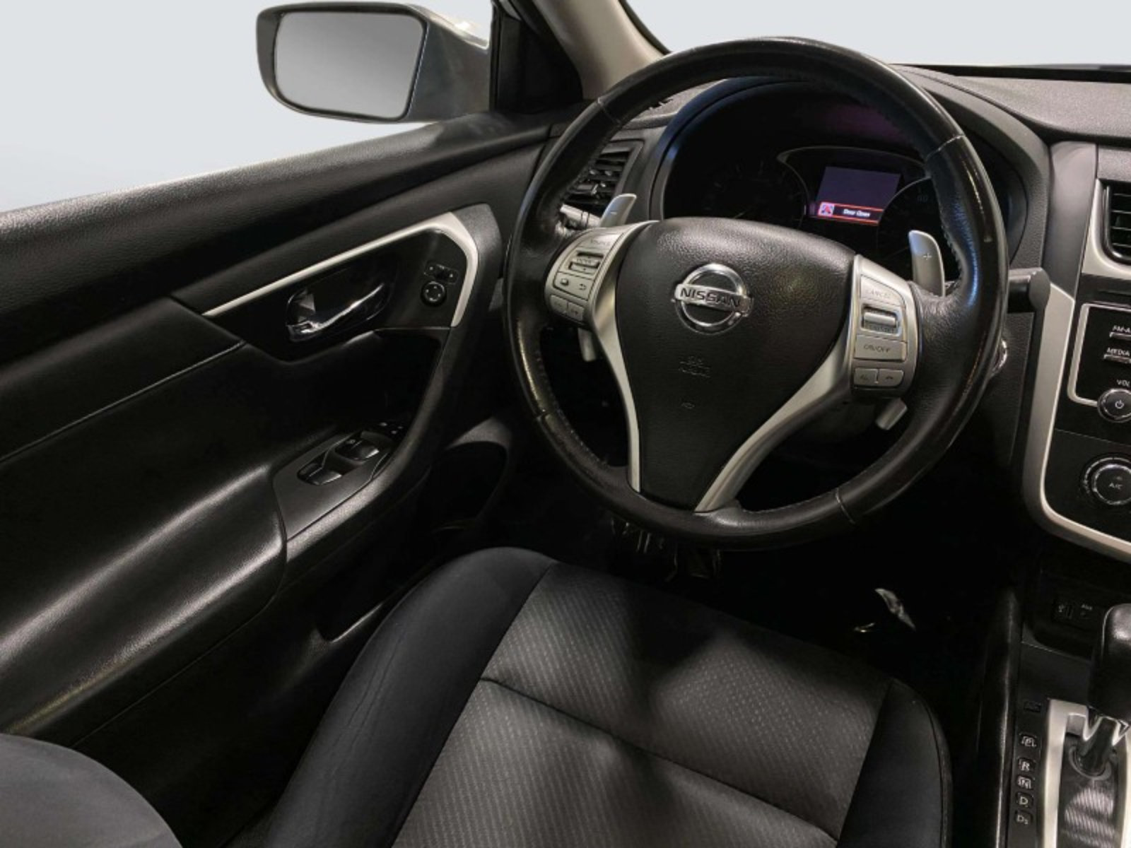 Used 2017 Nissan Altima 2.5 SR w/ LED Appearance Package FWD image 24