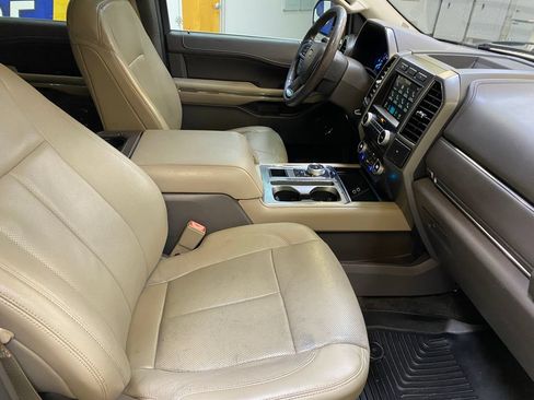 Used 2018 Ford Expedition Max XLT w/ Equipment Group 202A RWD image 26