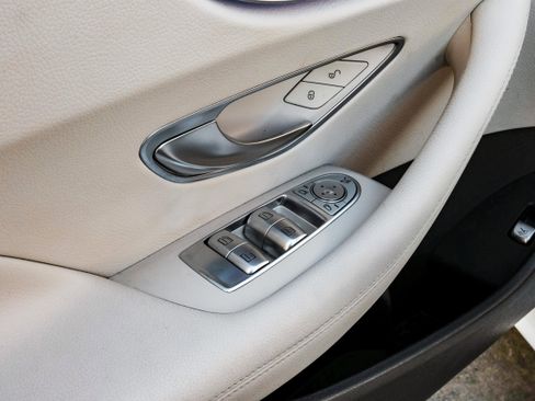 Used 2018 Mercedes-Benz E 400 Coupe image 36