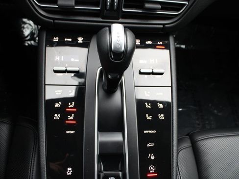 Used 2022 Porsche Macan Base image 22