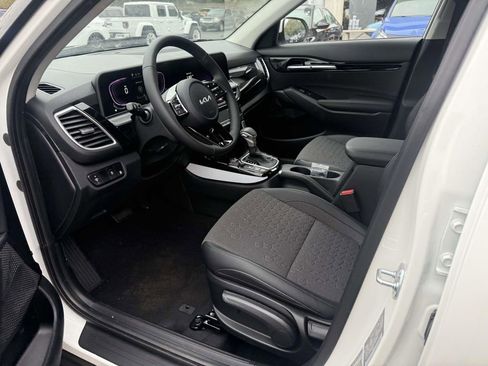 New 2026 Kia Seltos S image 8
