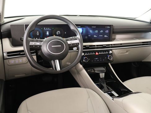 Used 2025 Hyundai Tucson SEL FWD image 2