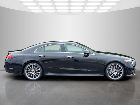 Used 2025 Mercedes-Benz GLC 300 image 7