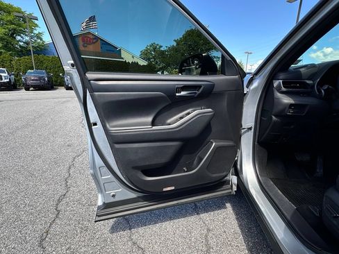 Used 2021 Toyota Highlander XSE AWD/4WD image 21
