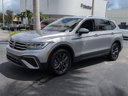 Certified 2023 Volkswagen Tiguan SE image 4