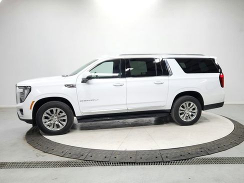Used 2025 GMC Yukon XL Denali image 4