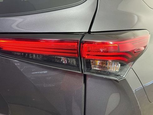 Used 2023 Toyota Highlander XSE FWD image 35