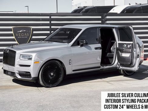 Used 2023 Rolls-Royce Cullinan AWD/4WD image 1