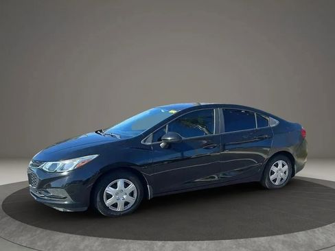 Used 2017 Chevrolet Cruze LS image 4