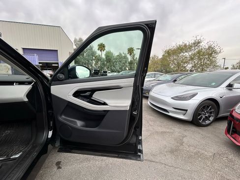 Used 2020 Land Rover Range Rover Evoque S image 12