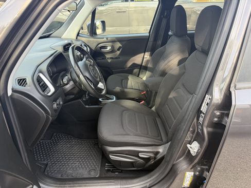 Used 2018 Jeep Renegade Latitude w/ Cold Weather Group AWD/4WD image 14