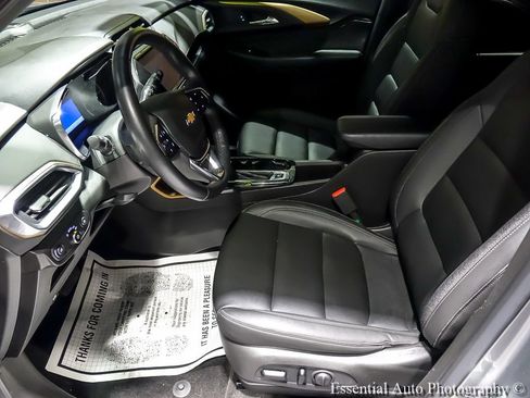 Used 2023 Chevrolet TrailBlazer ACTIV w/ Technology Package FWD image 11