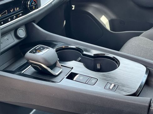 Used 2025 Nissan Rogue SV image 43