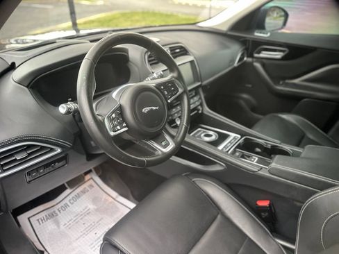 Used 2017 Jaguar F-PACE R-Sport AWD/4WD image 12