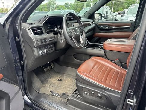 Used 2023 GMC Yukon XL Denali Ultimate w/ LPO, Floor Liner Package AWD/4WD image 9