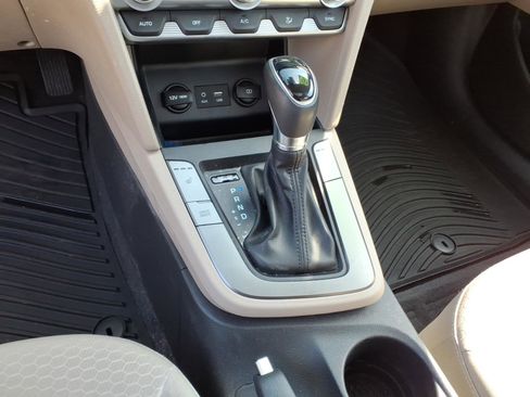 Used 2020 Hyundai Elantra Value Edition w/ Winter Weather Package image 9