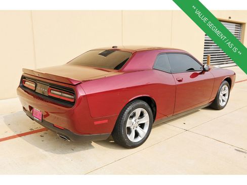 Used 2020 Dodge Challenger SXT RWD image 8