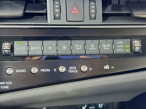 Used 2024 Lexus ES 300h w/ Premium Package image 16