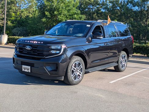 Certified 2025 Ford Expedition Active AWD/4WD image 8