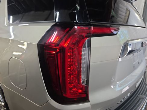 Used 2022 GMC Yukon SLT w/ SLT Luxury Package AWD/4WD image 38