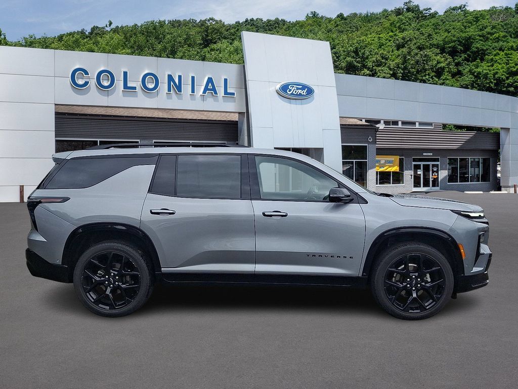 Used 2024 Chevrolet Traverse RS AWD/4WD image 7