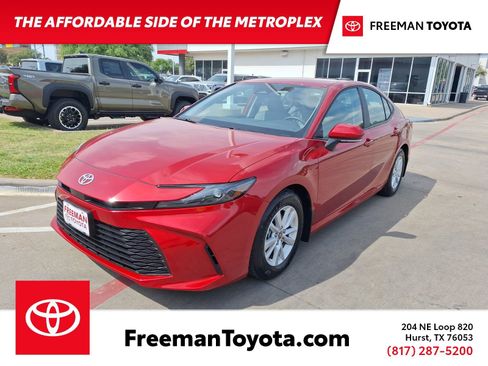 Used 2025 Toyota Camry LE w/ Convenience Package image 1