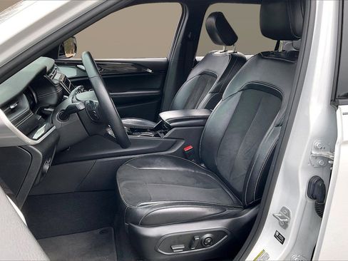 Certified 2022 Jeep Grand Cherokee L Laredo image 21