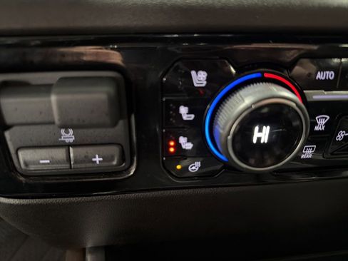 Certified 2024 Chevrolet Silverado 1500 High Country w/ Technology Package AWD/4WD image 32