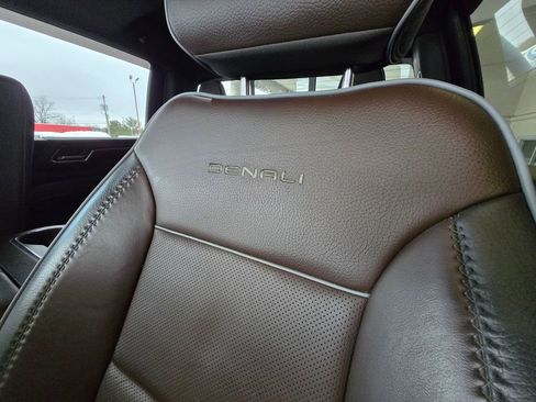 Used 2024 GMC Sierra 3500 Denali w/ Denali Reserve Package image 19