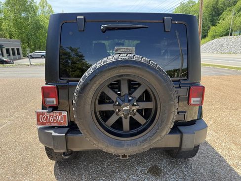 Used 2012 Jeep Wrangler Unlimited Sahara w/ Connectivity Group image 15