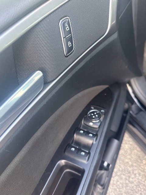 Used 2017 Ford Fusion SE w/ Fusion SE Technology Package FWD image 14