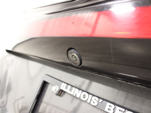 Used 2023 Chrysler Pacifica Touring-L FWD image 12