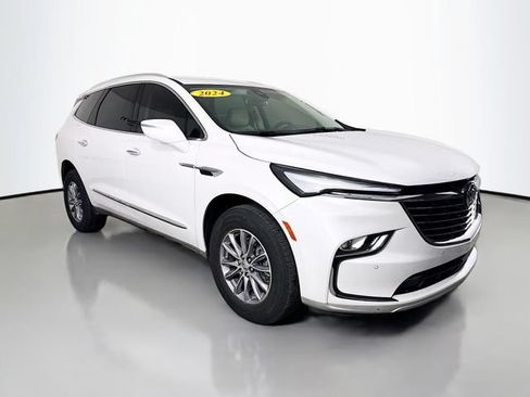 Used 2024 Buick Enclave Essence FWD image 1